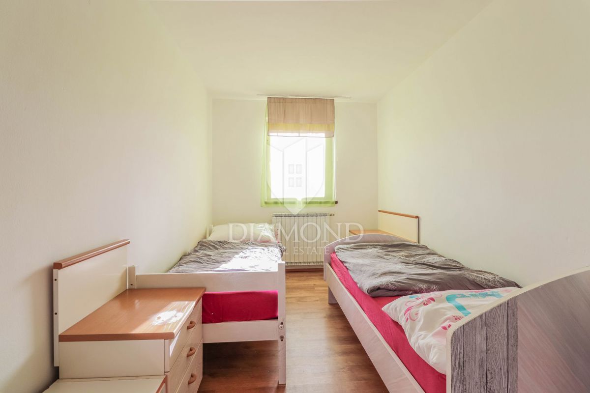 Umag, okolica! Apartmajska hiša z lepim vrtom!