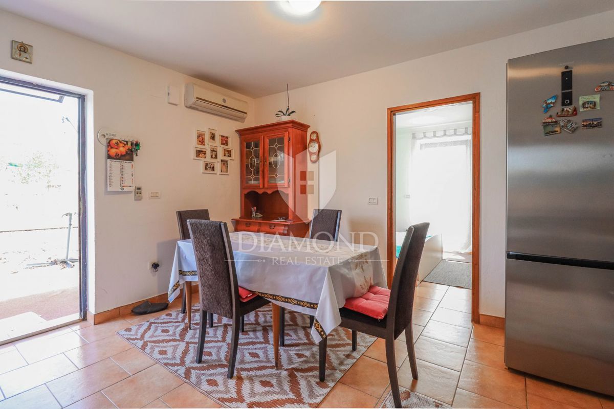 Umag, okolica! Apartmajska hiša z lepim vrtom!