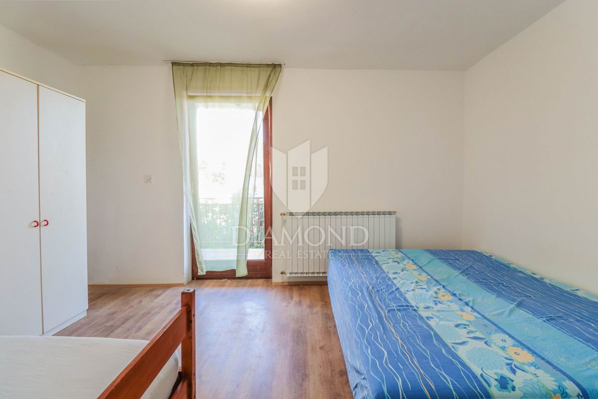 Umag, okolica! Apartmajska hiša z lepim vrtom!