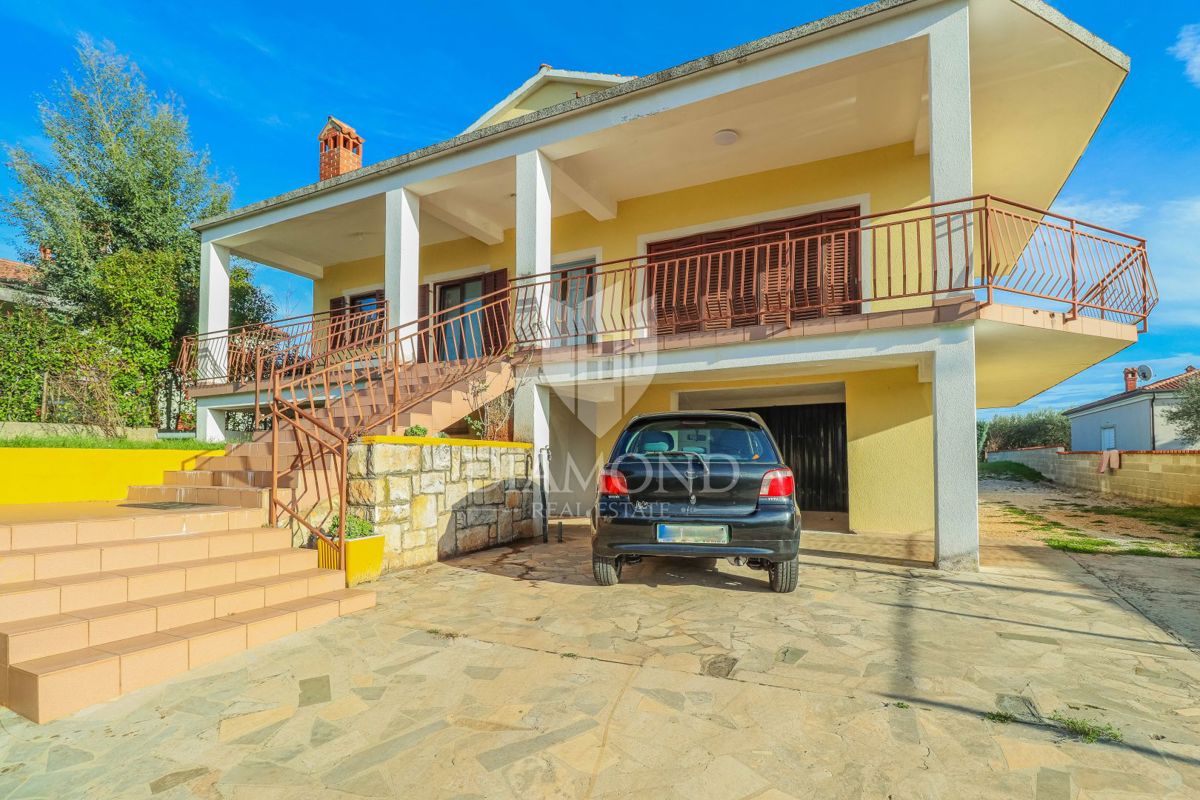 Umag, okolica! Apartmajska hiša z lepim vrtom!