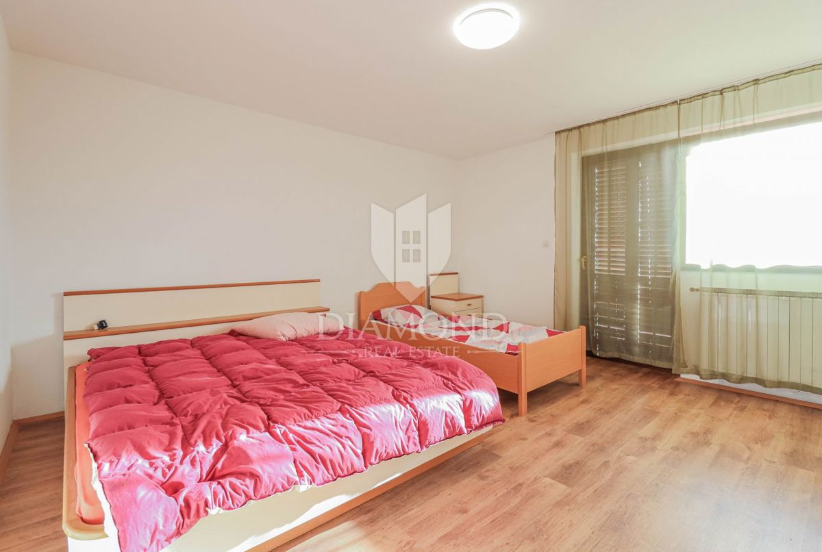 Umag, okolica! Apartmajska hiša z lepim vrtom!