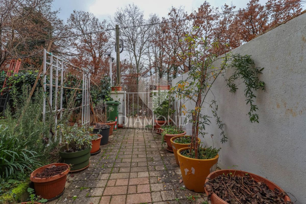 Rovinj, okolica, prostorna hiša v mirnem delu naselja