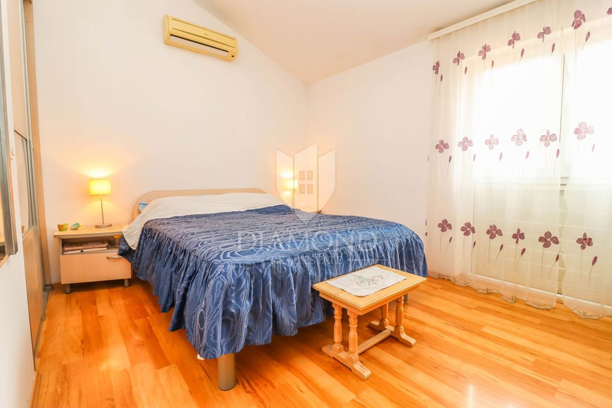 Rovinj, okolica, prostorna hiša v mirnem delu naselja