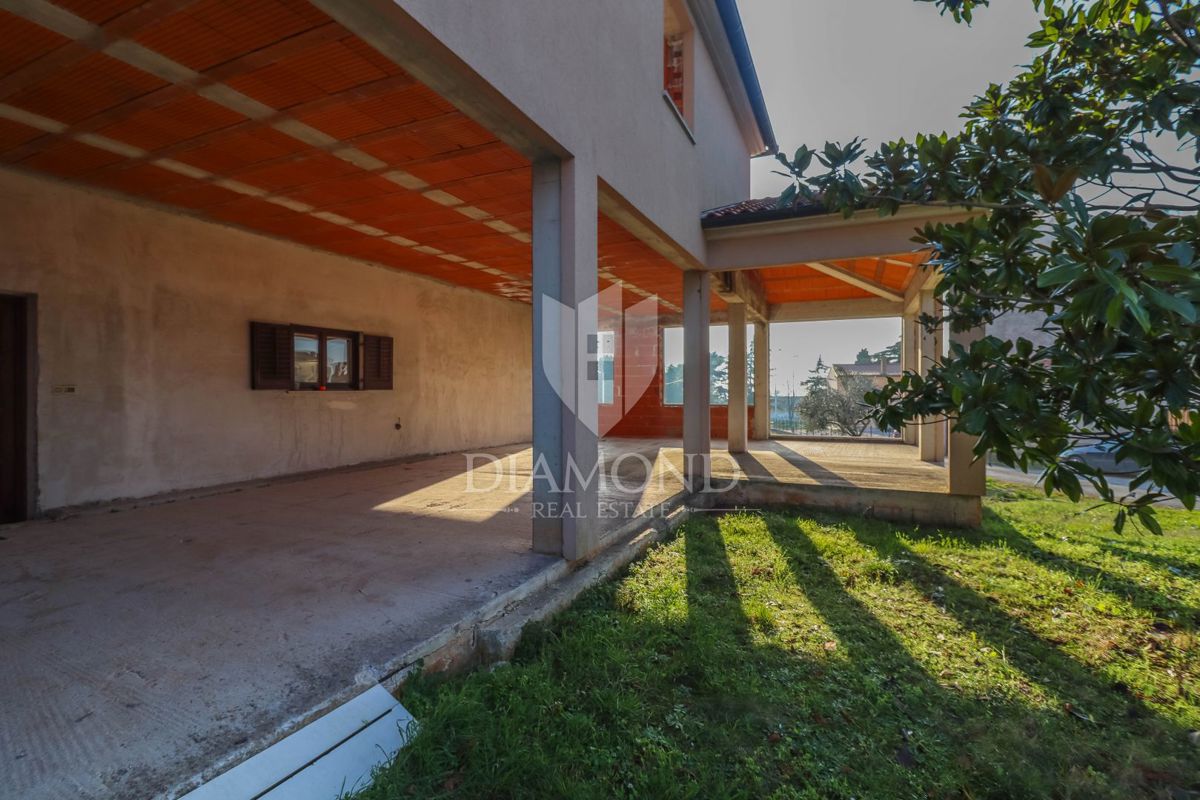 Kanfanar, prostorna hiša z več apartmaji