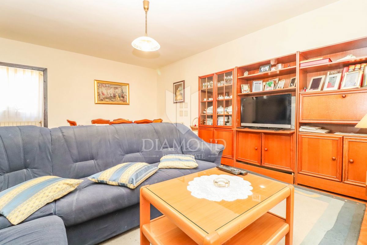 Kanfanar, prostorna hiša z več apartmaji