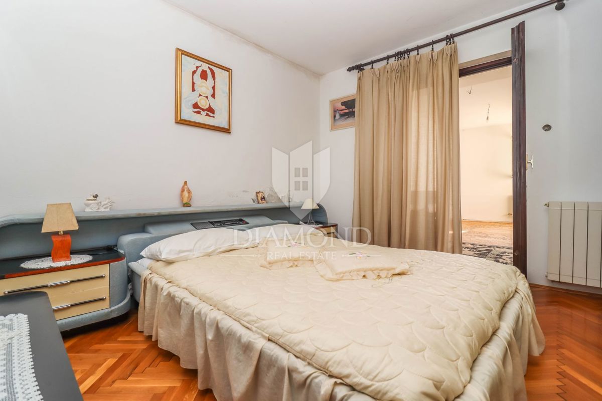 Kanfanar, prostorna hiša z več apartmaji
