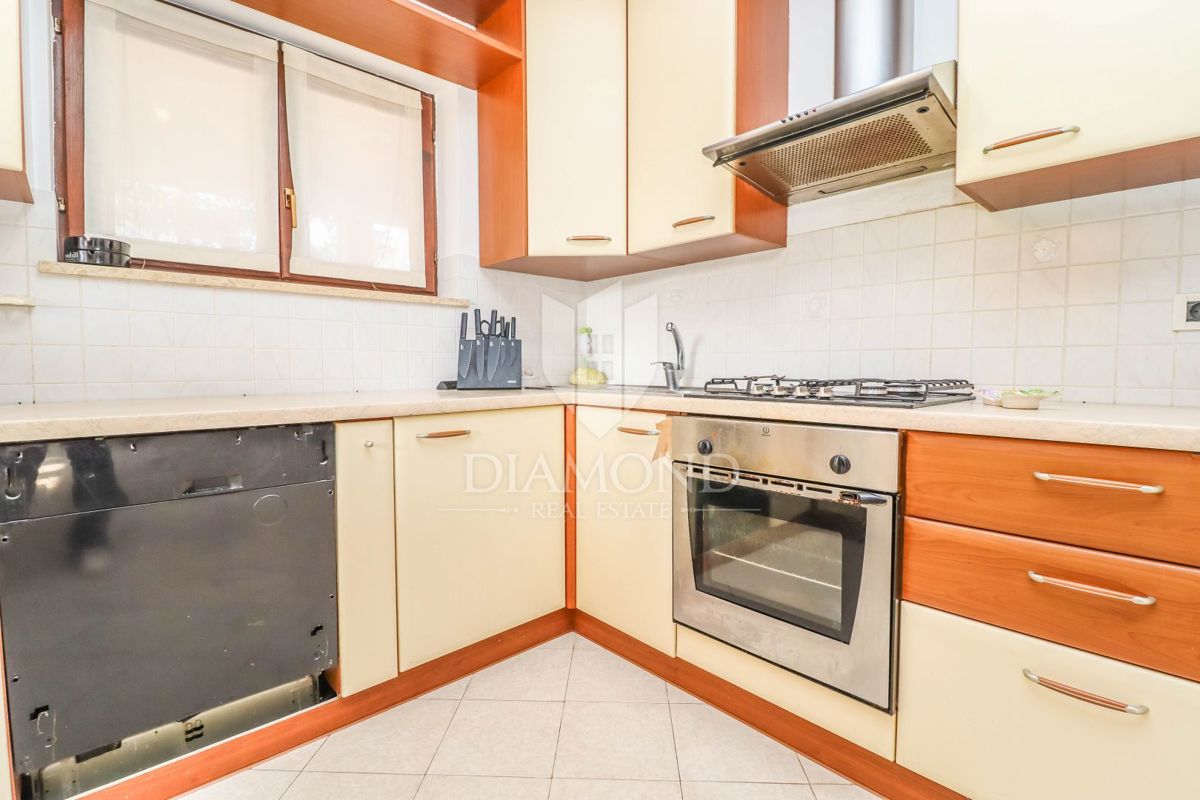 Kanfanar, prostorna hiša z več apartmaji