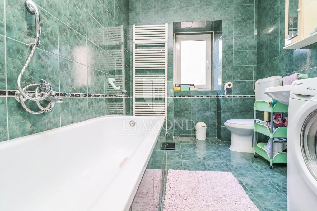 Kanfanar, prostorna hiša z več apartmaji