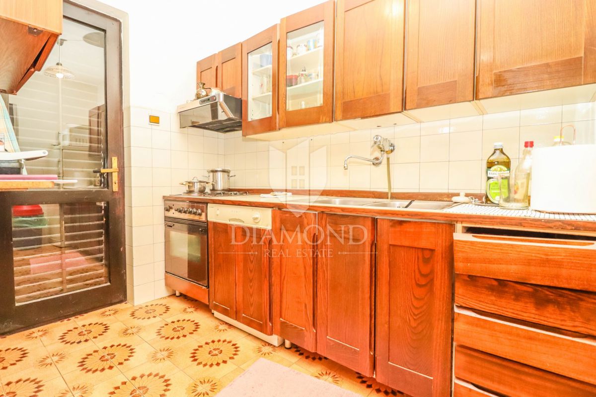 Kanfanar, prostorna hiša z več apartmaji