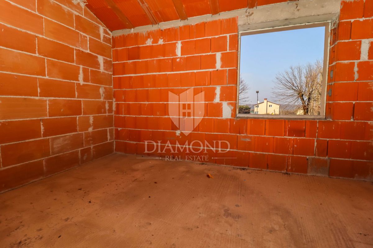 Kanfanar, prostorna hiša z več apartmaji