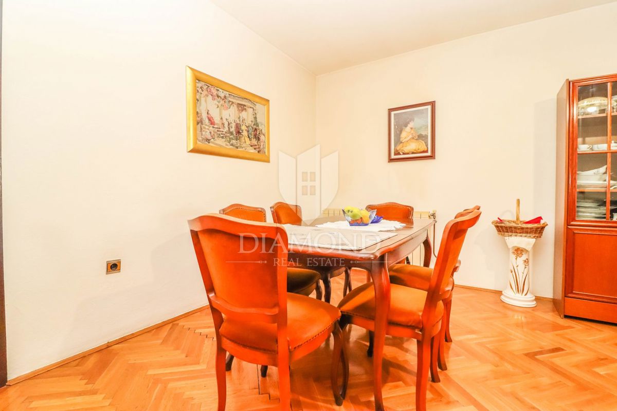 Kanfanar, prostorna hiša z več apartmaji