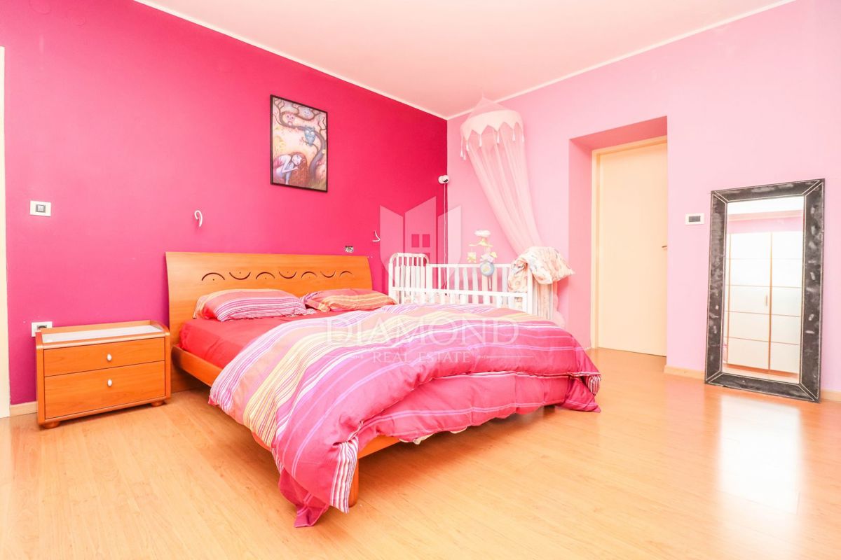 Kanfanar, prostorna hiša z več apartmaji