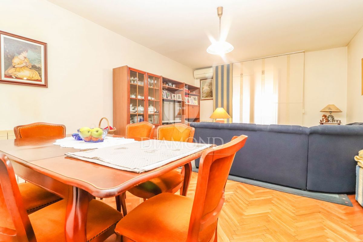 Kanfanar, prostorna hiša z več apartmaji