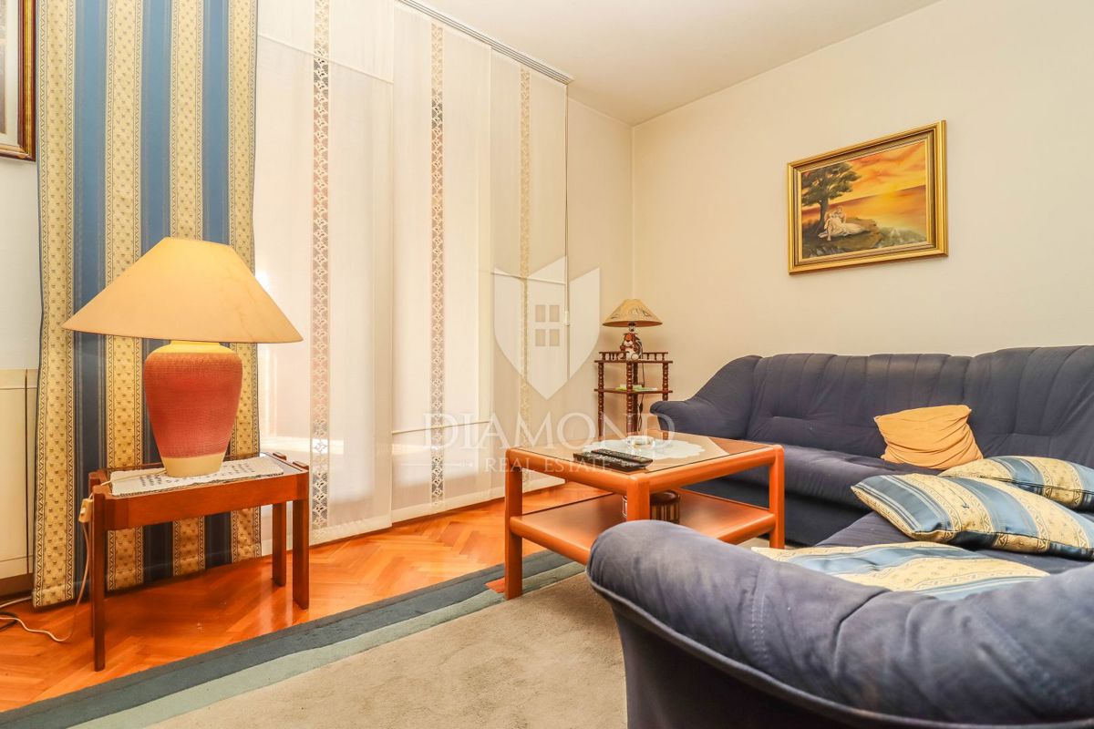 Kanfanar, prostorna hiša z več apartmaji