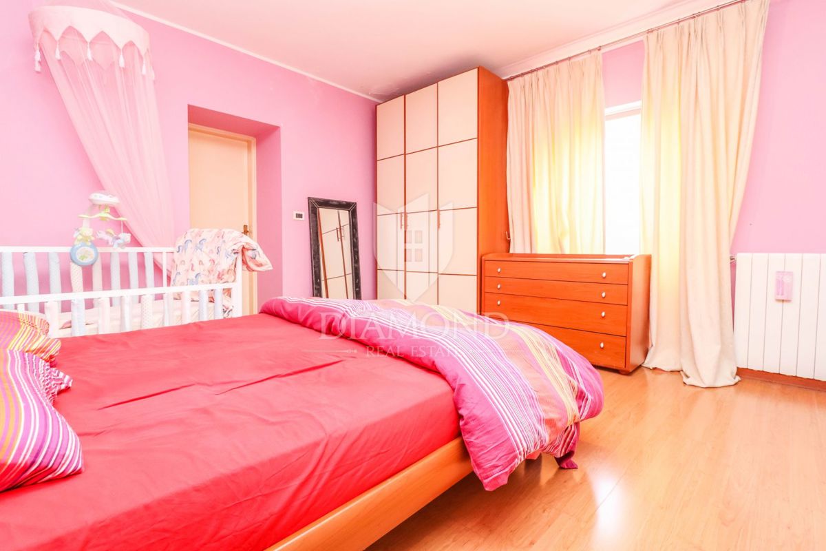 Kanfanar, prostorna hiša z več apartmaji