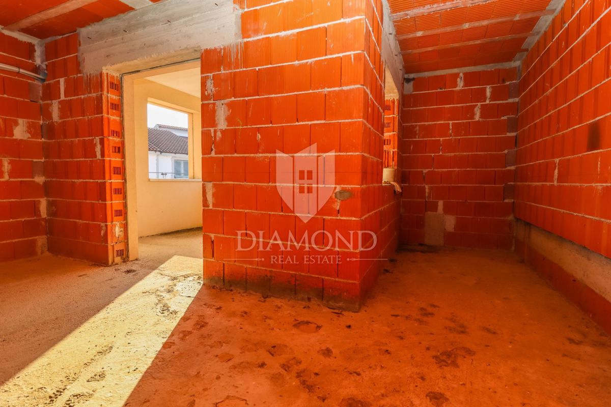 Kanfanar, prostorna hiša z več apartmaji