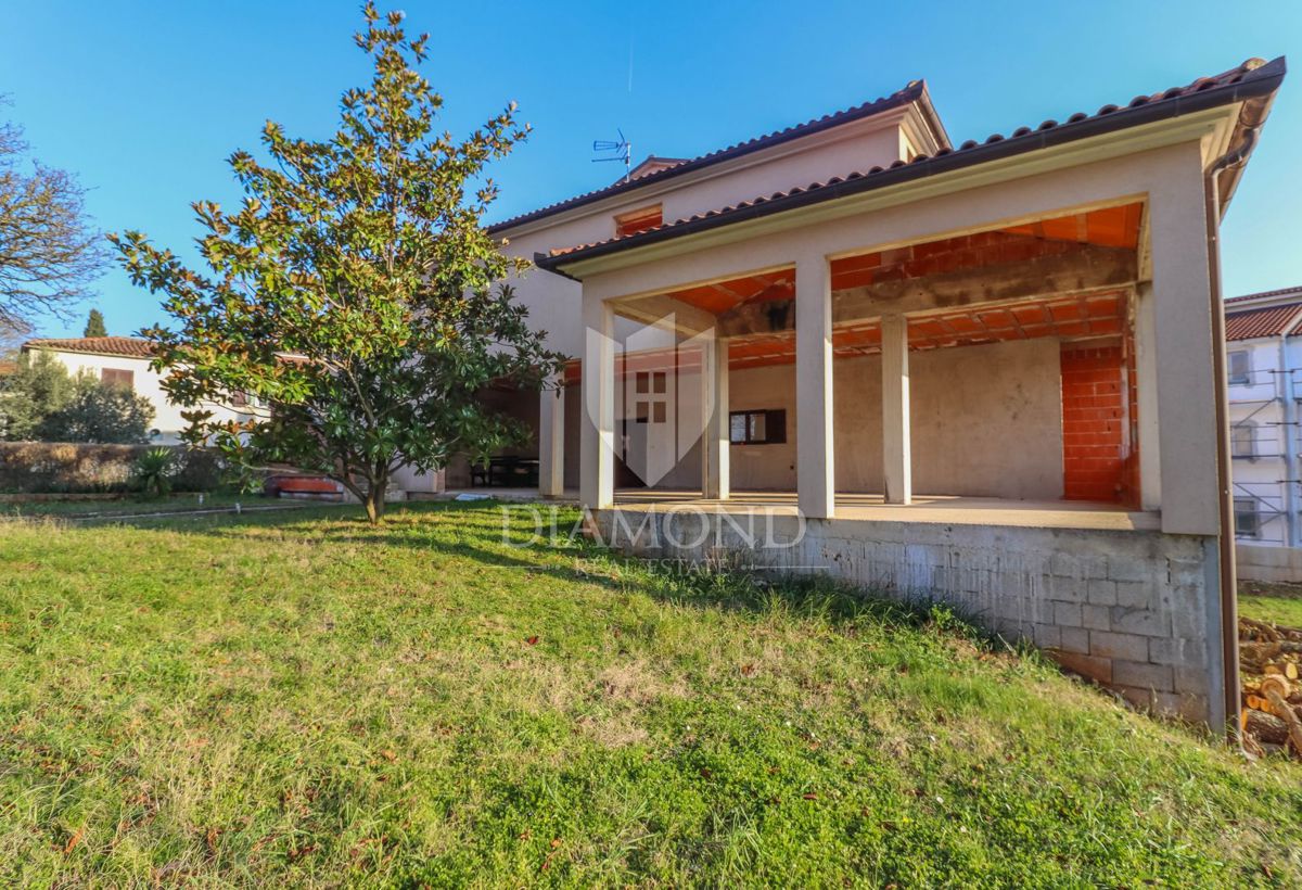 Kanfanar, prostorna hiša z več apartmaji