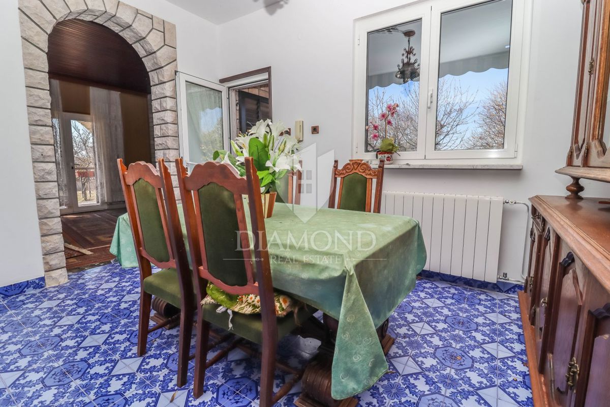 Kanfanar, okolica, impozantna hiša z velikim vrtom