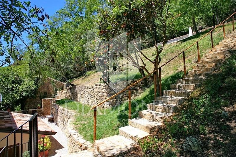 Okolica Oprtlja, vila z bazenom in panoramskim razgledom