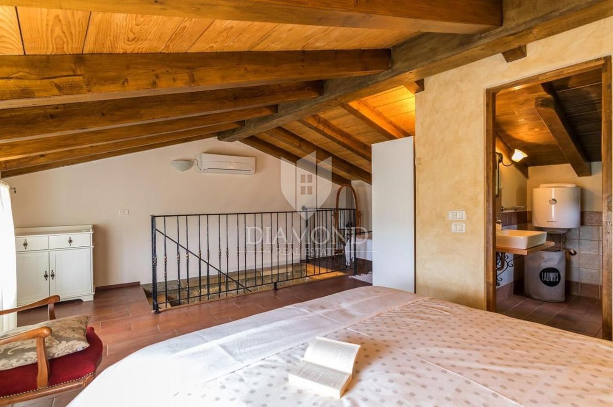 Okolica Oprtlja, vila z bazenom in panoramskim razgledom