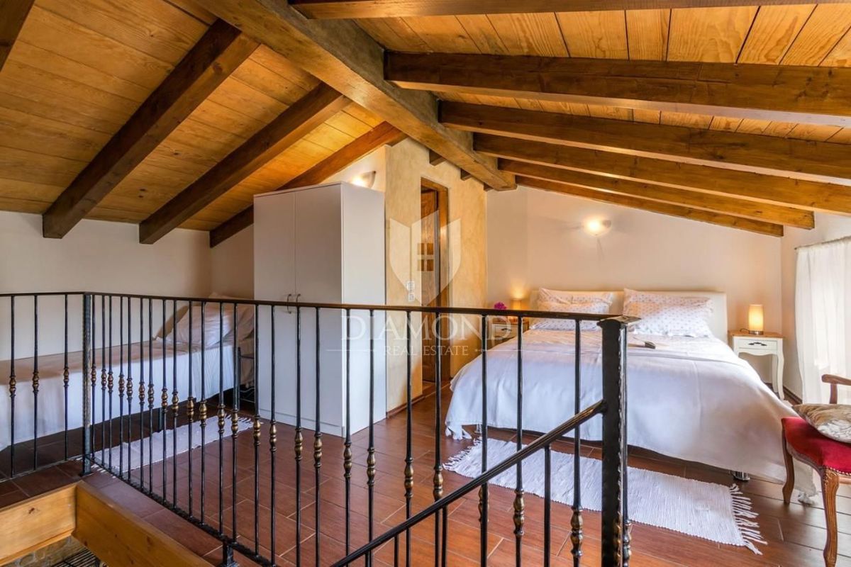 Okolica Oprtlja, vila z bazenom in panoramskim razgledom