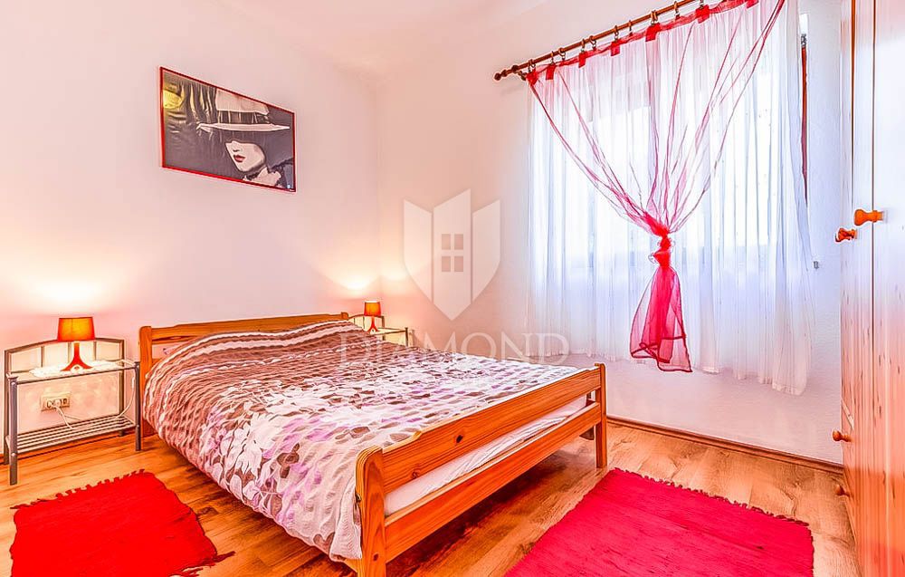 Pula, Hiša z bazenom na mirni lokaciji