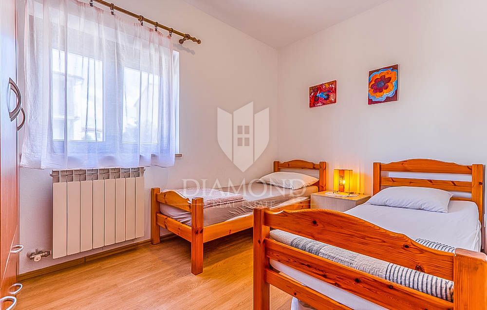 Pula, Hiša z bazenom na mirni lokaciji
