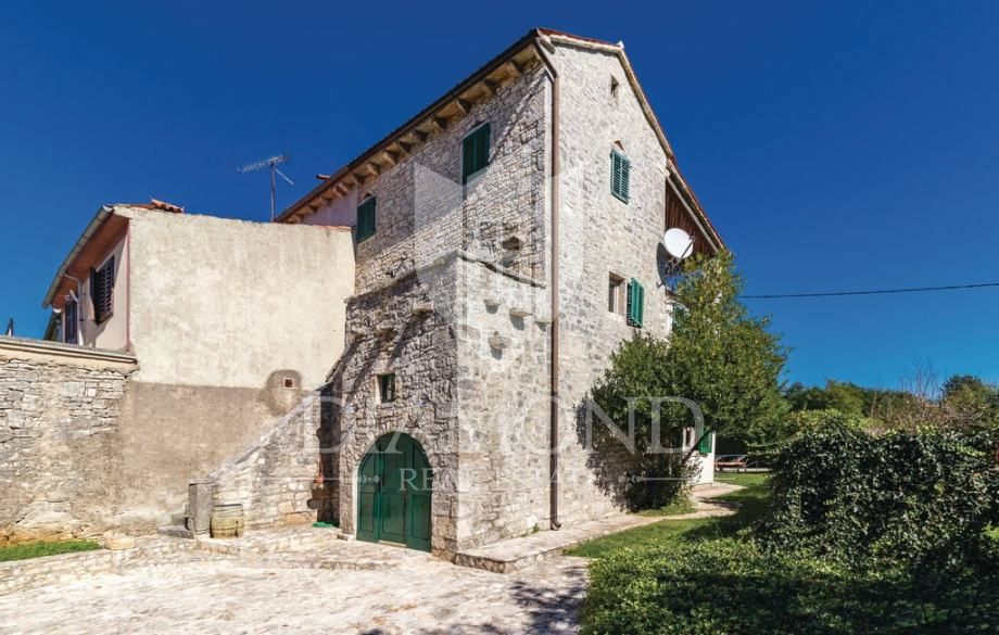 Barban, okolica, lepa avtohtona hiša na mirni lokaciji
