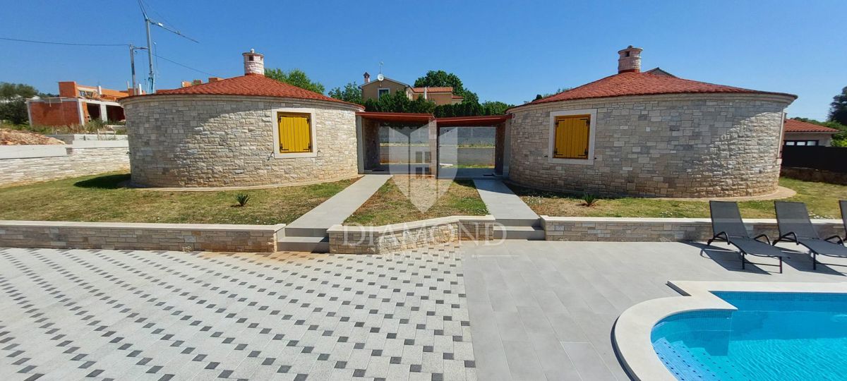 Pula, okolica, lepe avtohtone hiše z bazenom
