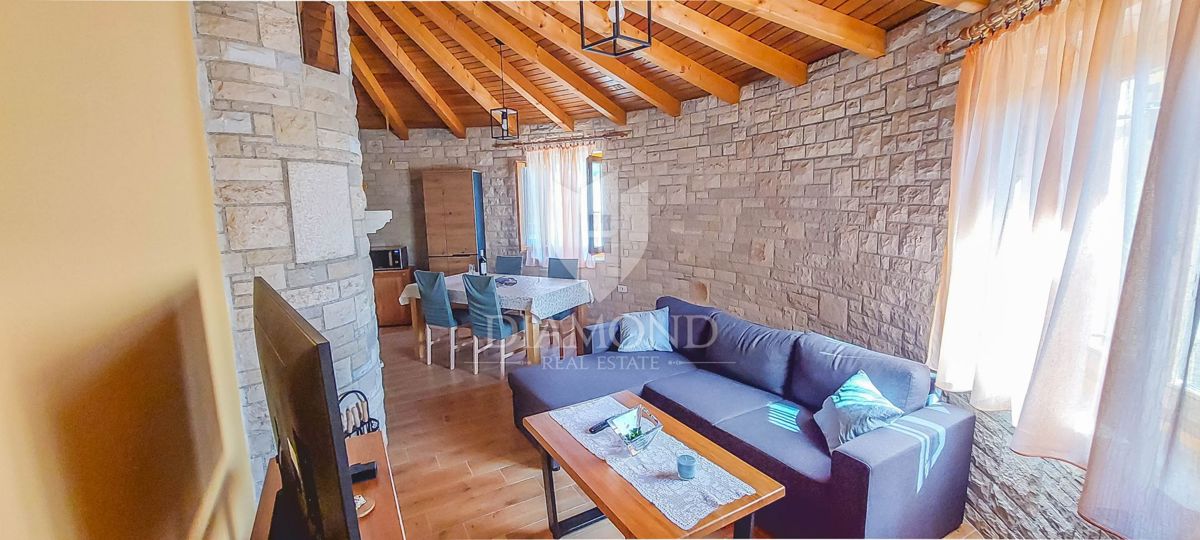 Pula, okolica, lepe avtohtone hiše z bazenom