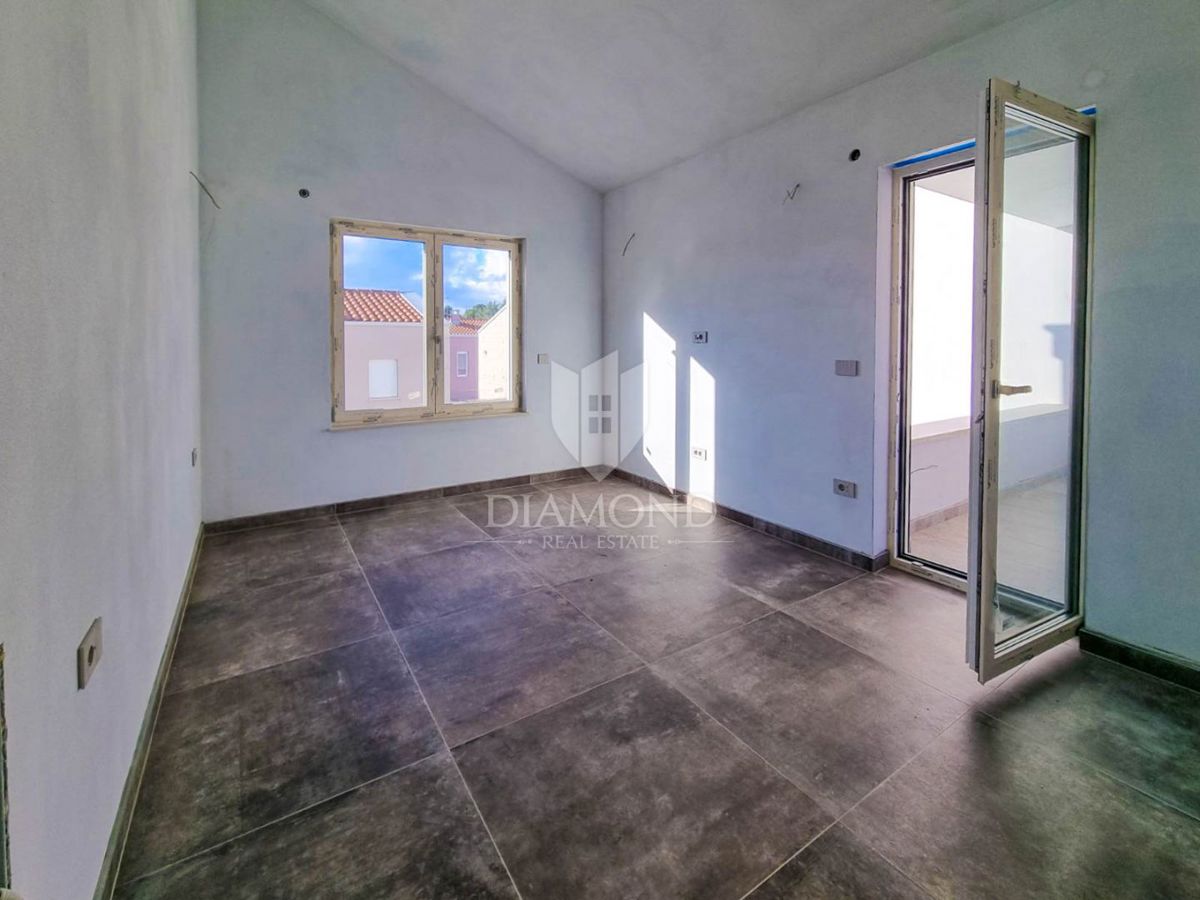 Poreč, vrstna hiša na atraktivni lokaciji blizu morja!
