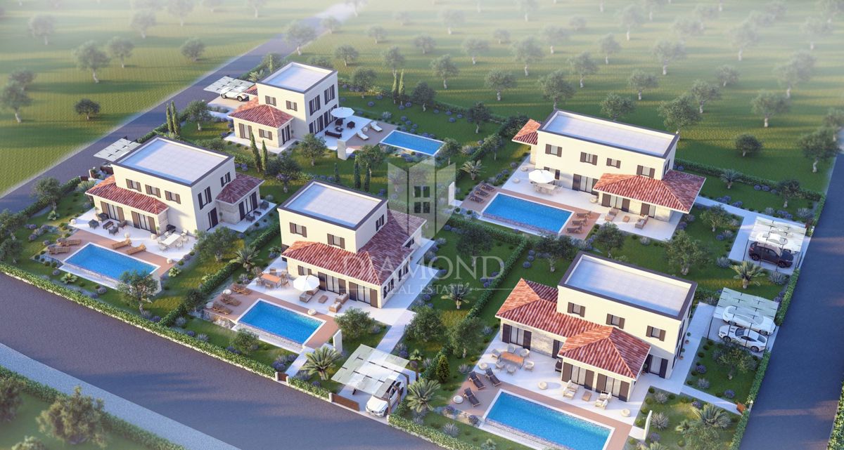 Poreč, impozantna vila z bazenom na mirni lokaciji!