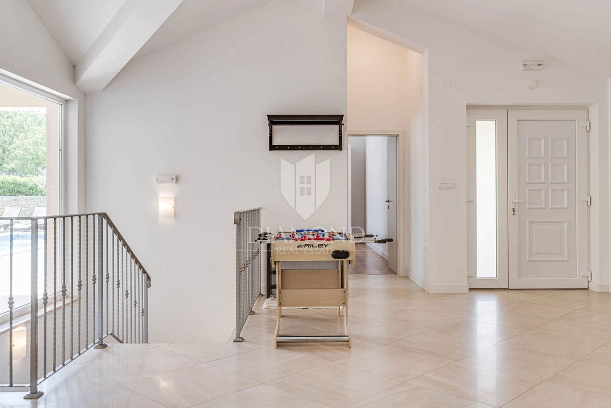 Labin, Vila z bazenom