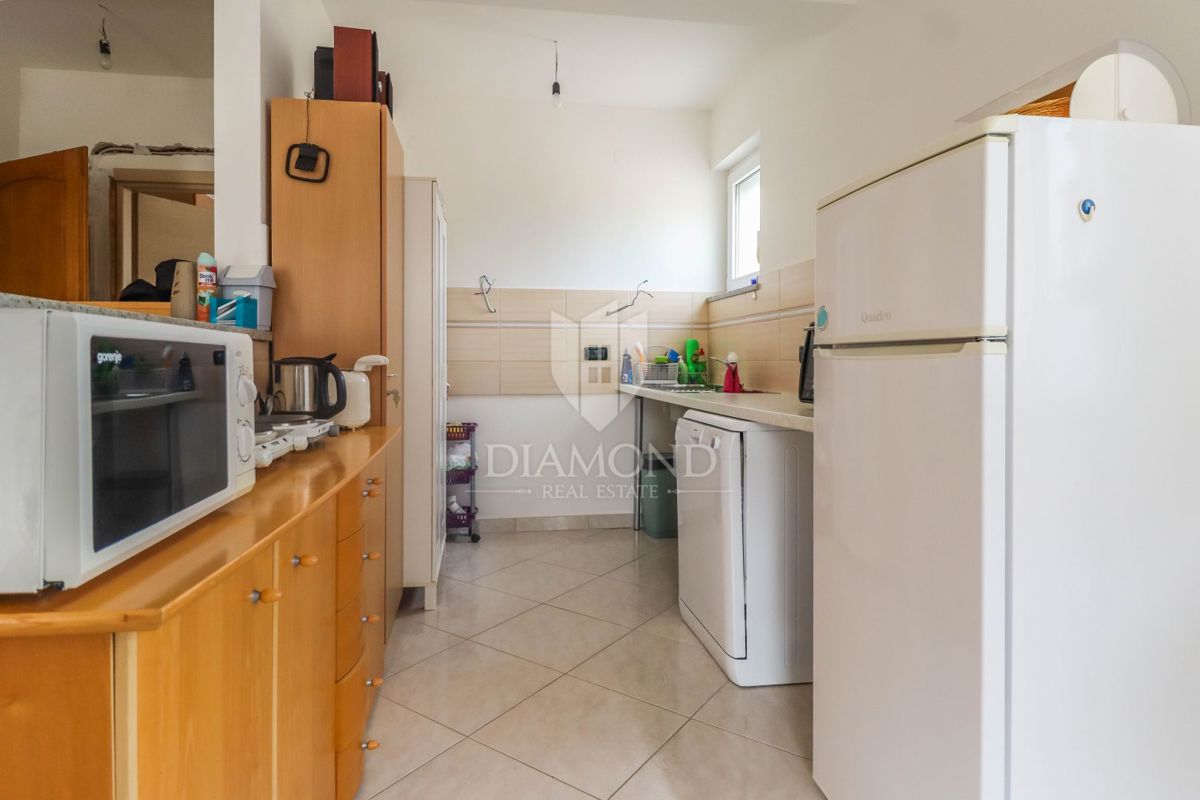 Apartma v pritličju s 3 spalnicami in vrtom v bližini Umaga