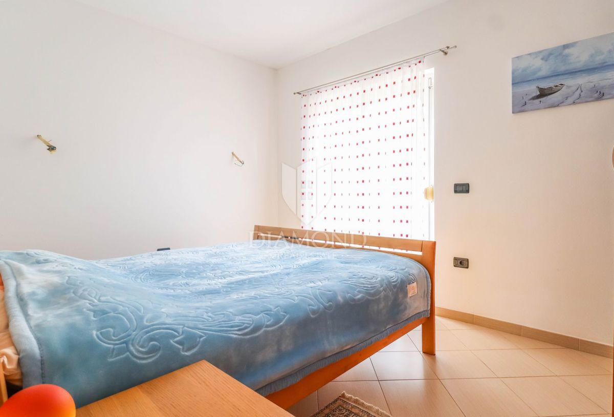 Apartma v pritličju s 3 spalnicami in vrtom v bližini Umaga