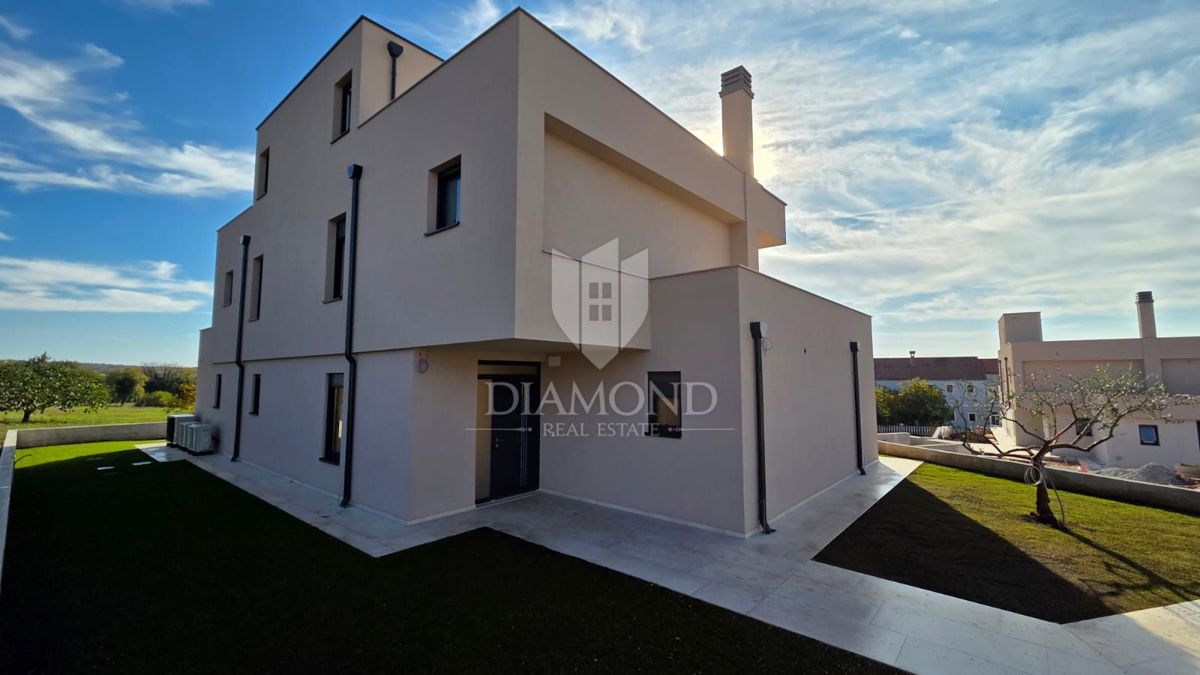 Okolica Poreča, moderna vila s pogledom na morje