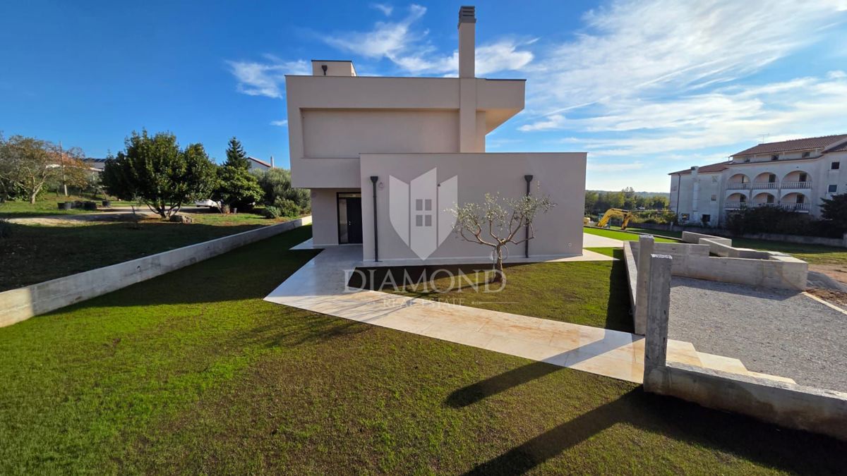 Okolica Poreča, moderna vila s pogledom na morje