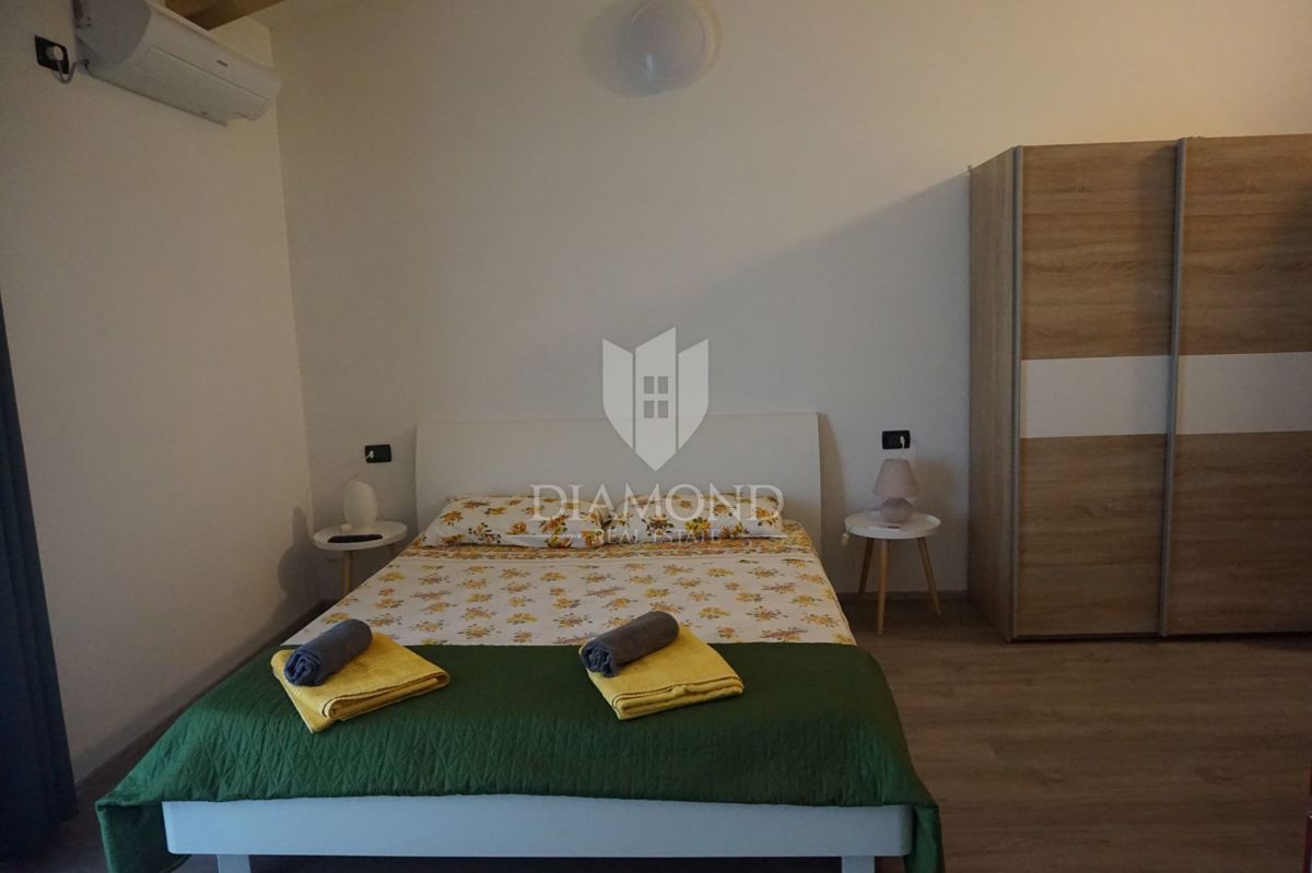 Hiša s 3 stanovanji v bližini centra mesta in plaž