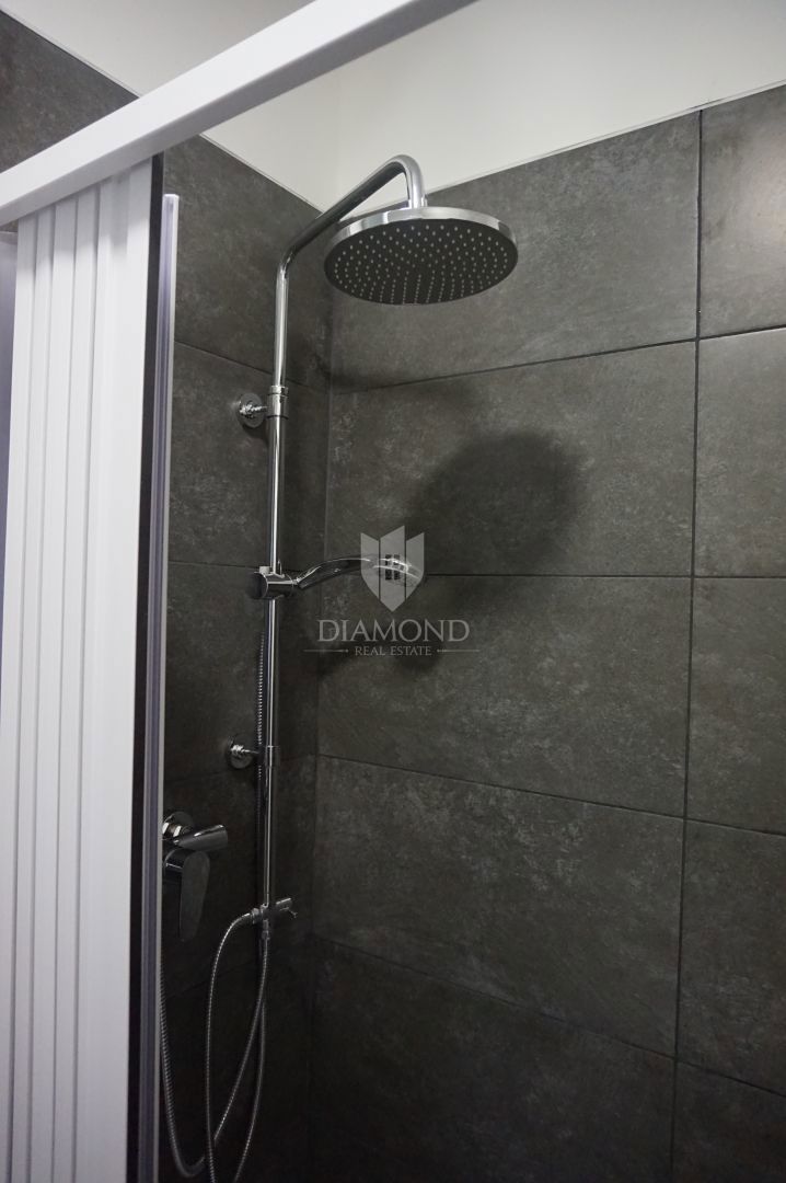 Hiša s 3 stanovanji v bližini centra mesta in plaž