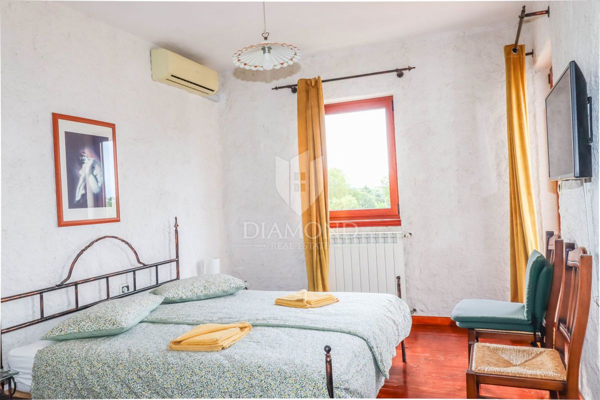 Lepa hiša in poslovni prostor v bližini Rovinja