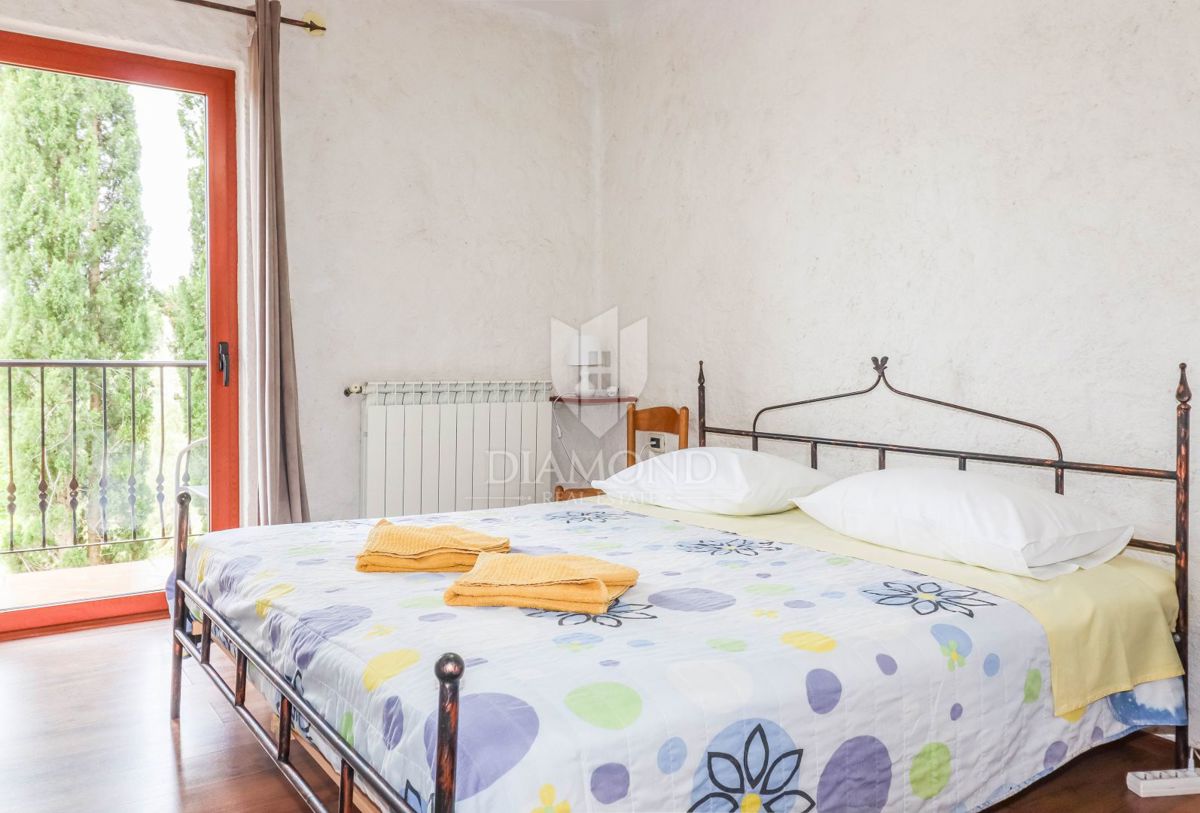 Lepa hiša in poslovni prostor v bližini Rovinja