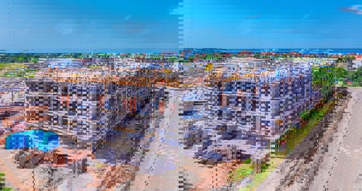 Umag! Moderno opremljeno stanovanje v pritličju novogradnje!