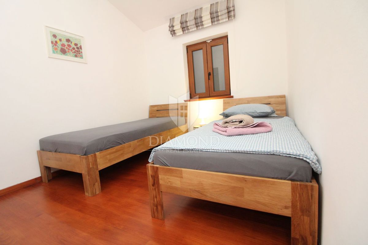 Barban, okolica, prenovljena počitniška hiša z bazenom