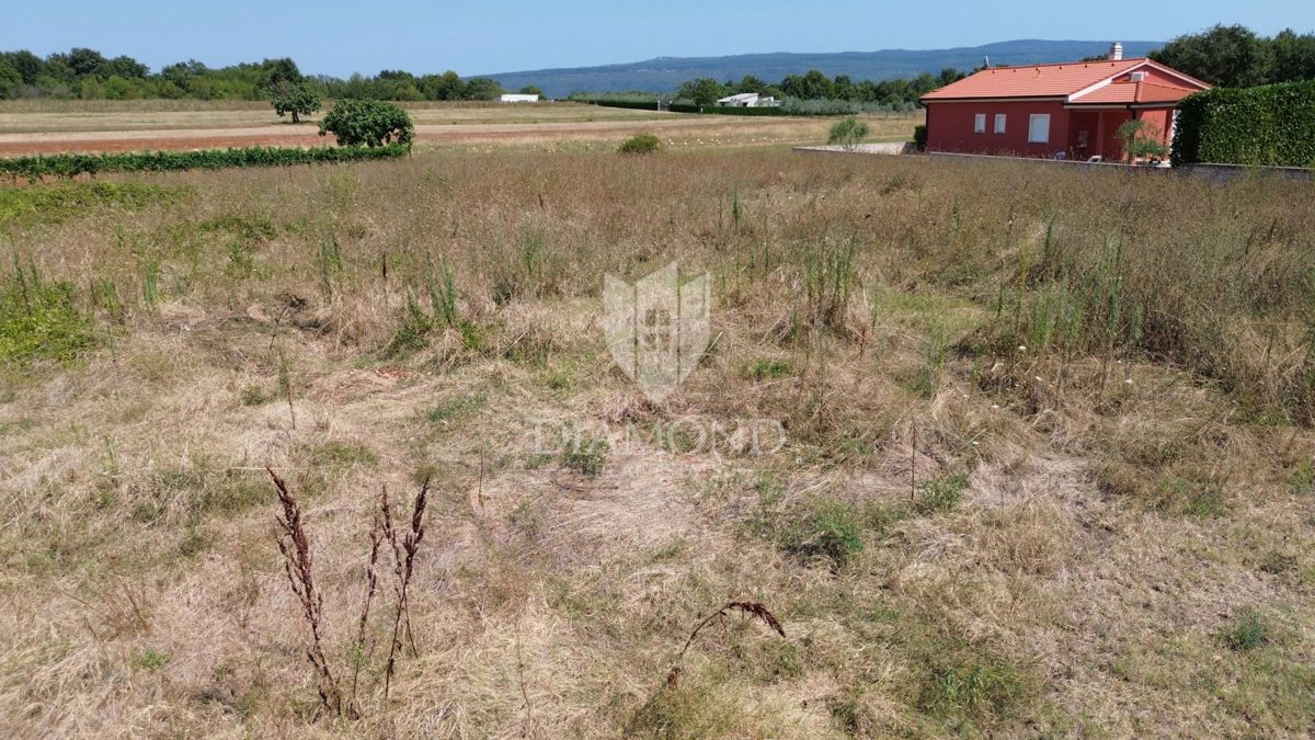 Barban, okolica, zazidljiva parcela blizu morja