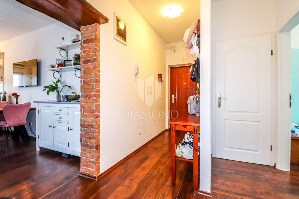 Rovinj, prostorno moderno stanovanje na mirni lokaciji