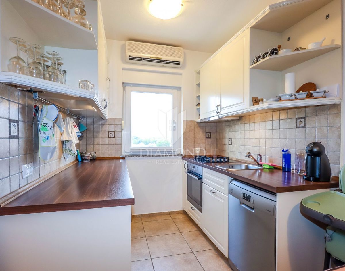 Rovinj, prostorno moderno stanovanje na mirni lokaciji