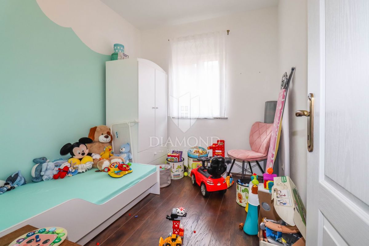 Rovinj, prostorno moderno stanovanje na mirni lokaciji