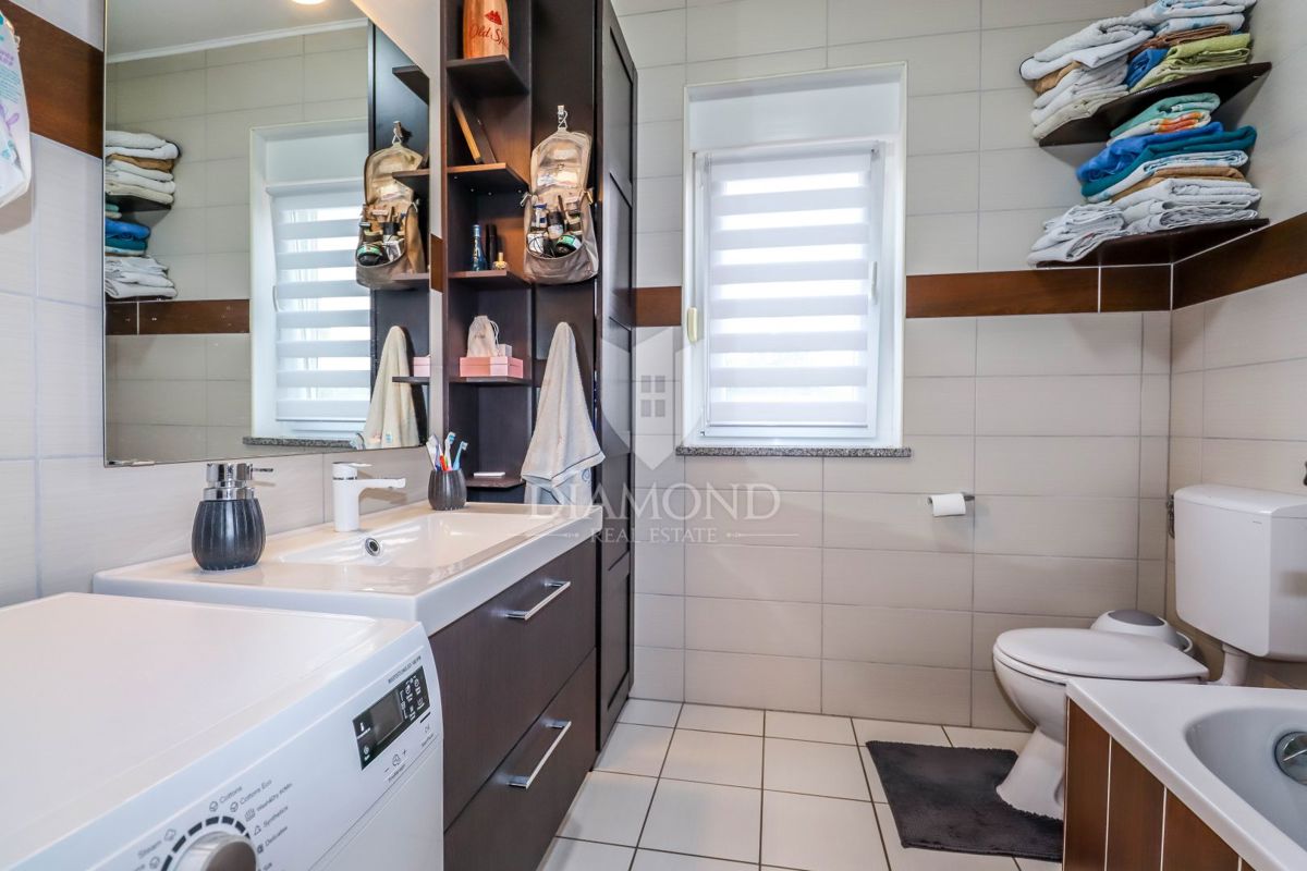 Rovinj, prostorno moderno stanovanje na mirni lokaciji