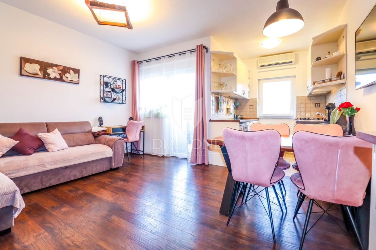 Rovinj, prostorno moderno stanovanje na mirni lokaciji