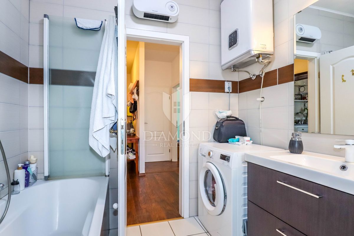 Rovinj, prostorno moderno stanovanje na mirni lokaciji